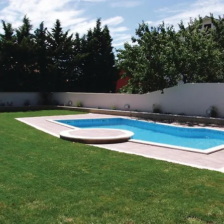 2 Bedroom Awesome In Novigrad Апартаменты *