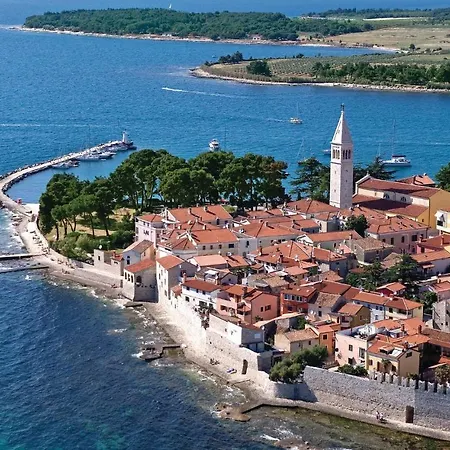 2 Bedroom Awesome Apartment In Novigrad *