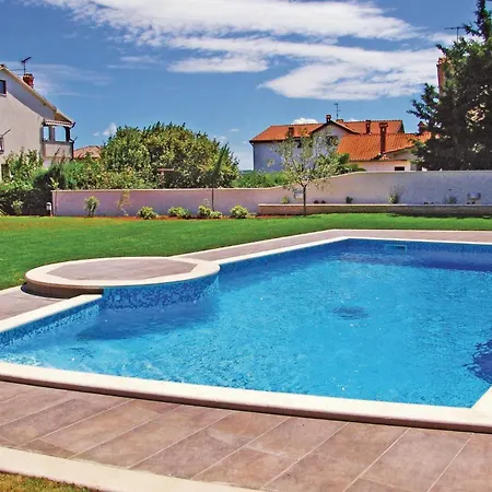 2 Bedroom Awesome Apartment In Novigrad Apartment *