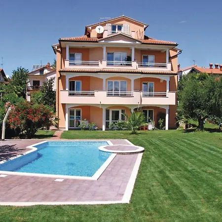 2 Bedroom Awesome In Novigrad Новиград