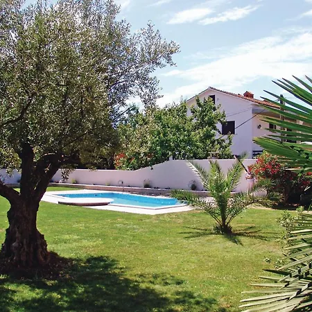 Апартаменты 2 Bedroom Awesome In Novigrad