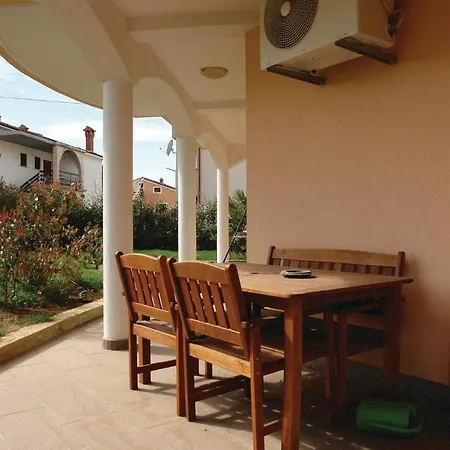 Apartman Gorgeous Apartment In Novigrad *